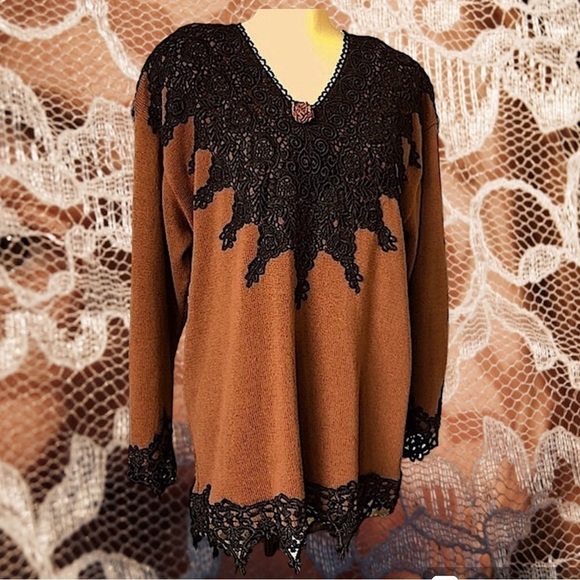 Vintage Magnet Art Lynn Yang Black Crochet Lace Collar Terracotta Sweater